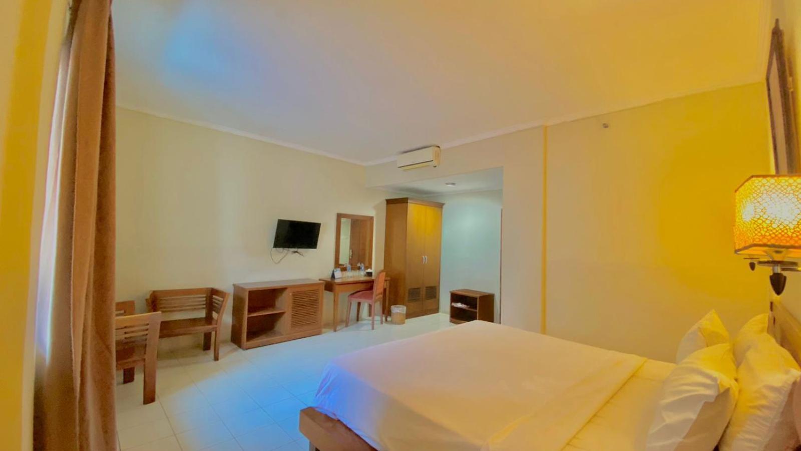 Pia Hotel Сиребон Екстериор снимка