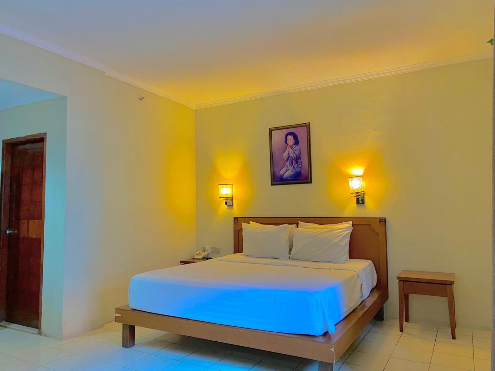 Pia Hotel Сиребон Екстериор снимка